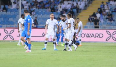 لحظة اشتباك لاعبي الشباب كويلار وفواز الصقور .. صور