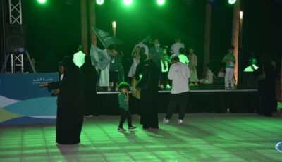 اليوم الوطني.. الجمهور يتفاعل مع وصلات غنائية في كورنيش الخبر