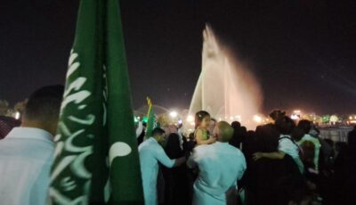 اليوم الوطني.. النافورة التفاعلية تخطف الأنظار باحتفالات الأحساء