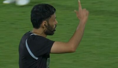 حكم يوقف مباراة الرياض والفيحاء أثناء رفع أذان العشاء .. فيديو