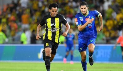 الاتحاد يتخطى الفتح بثنائية