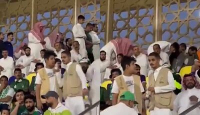 جماهير الأهلي تؤدي الصلاة في المدرجات أثناء مباراة فريقهم .. فيديو