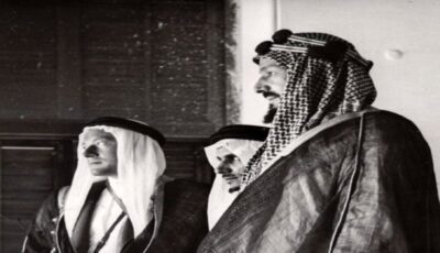 صورة للملك عبد العزيز وأخيه الأصغر الأمير عبد الله