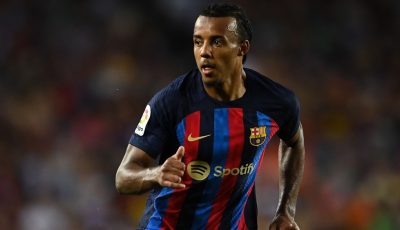 برشلونة الإسباني يعلن غياب مدافعه كوندي بسبب الإصابة