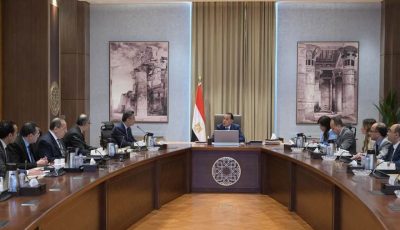 رئيس الوزراء: تنسيق مستمر مع البنك المركزي لتوفير المكون الدولاري لشراء السلع الاستراتيجية